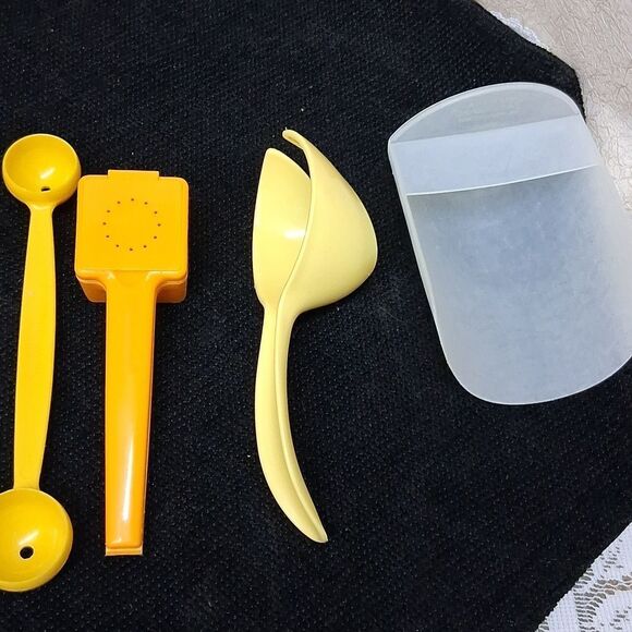 10 pc. -32 C. bowl, pastry sheet, & vtg 8 pc. Utensil Set in Yellow and Orange - Picture 11 of 11